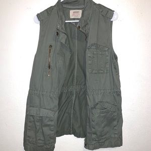 GREEN UTILITY VEST